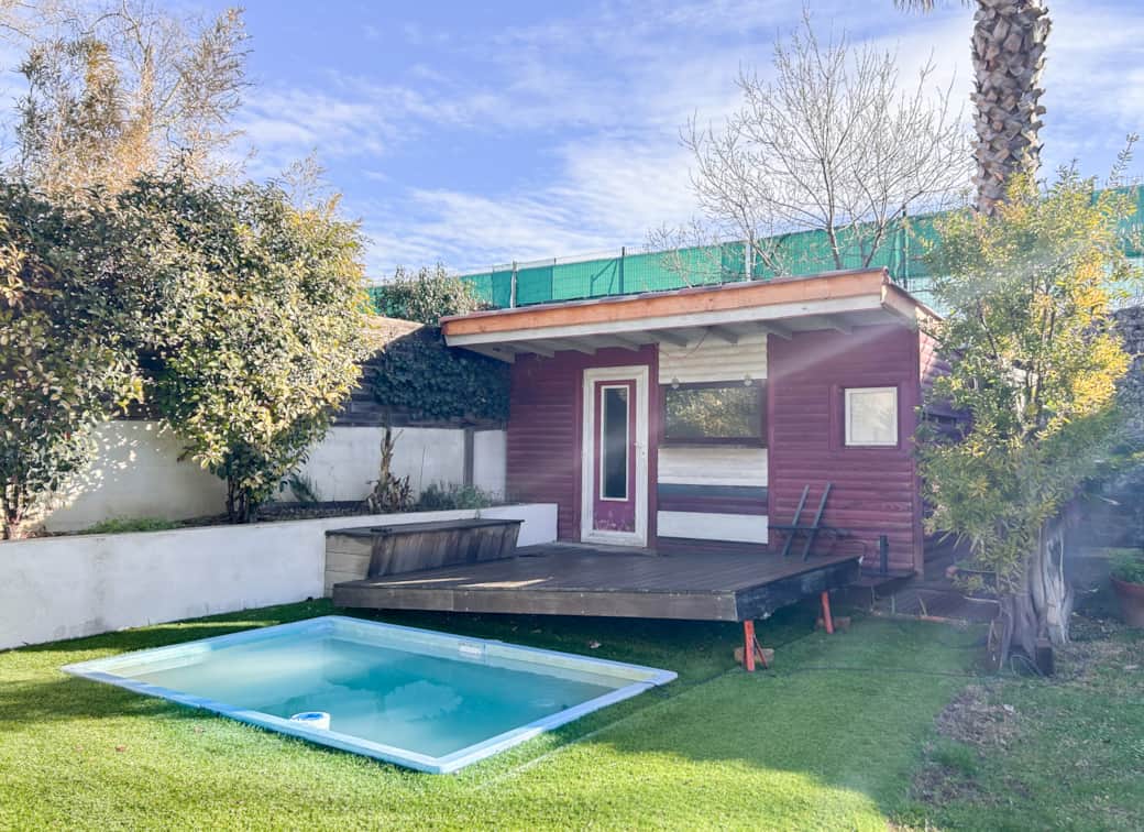 Vue du Cabanon depuis le jardin Vue du Cabanon depuis le jardin