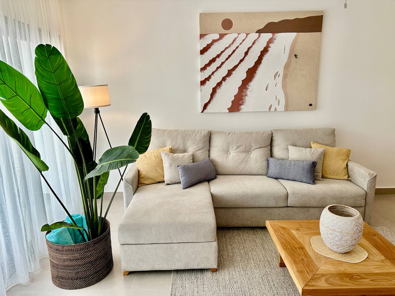 Great Condo 2 bedrooms few meters from the beach