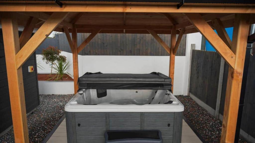 Hot Tub in Danu Cabins