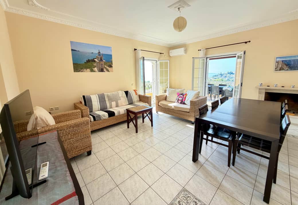 Living room with smart TV, balcony and seaview Living room with smart TV, balcony and seaview
