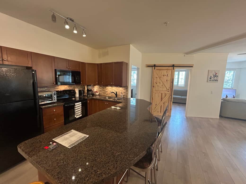 Full Kitchen Full Kitchen