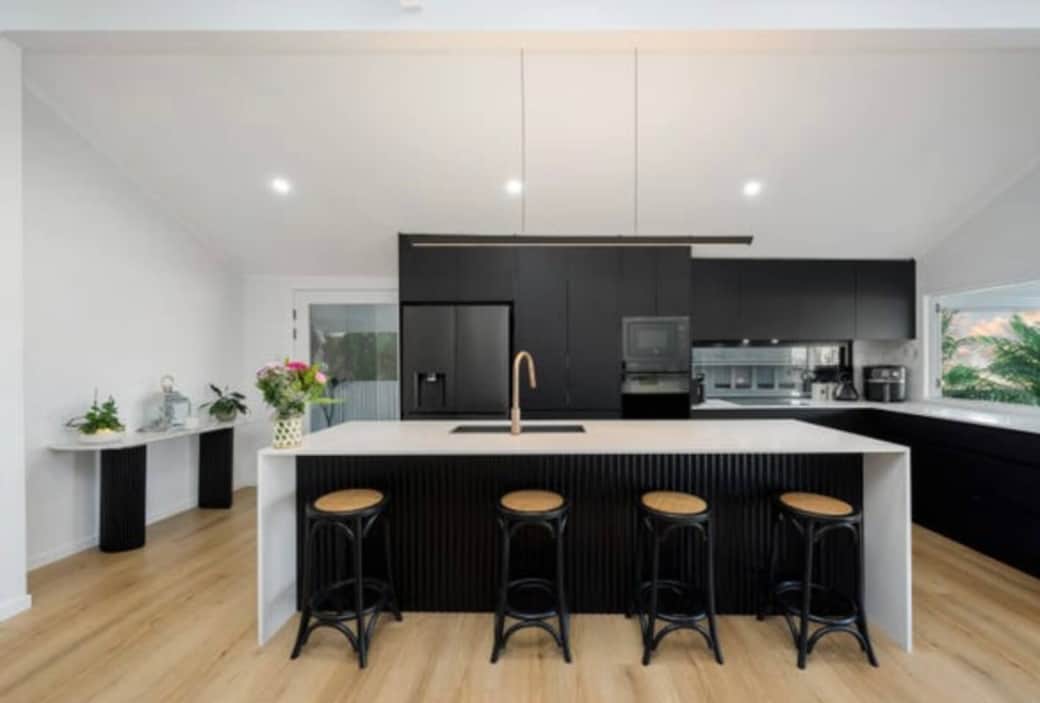 Upstairs fully equipped kitchen Upstairs fully equipped kitchen