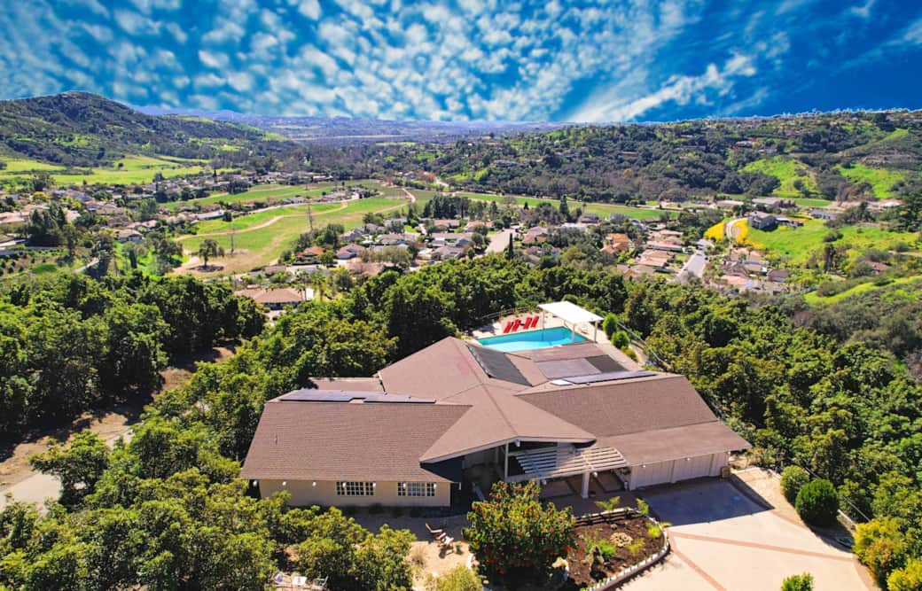 Fallbrook Hilltop Villa with pool