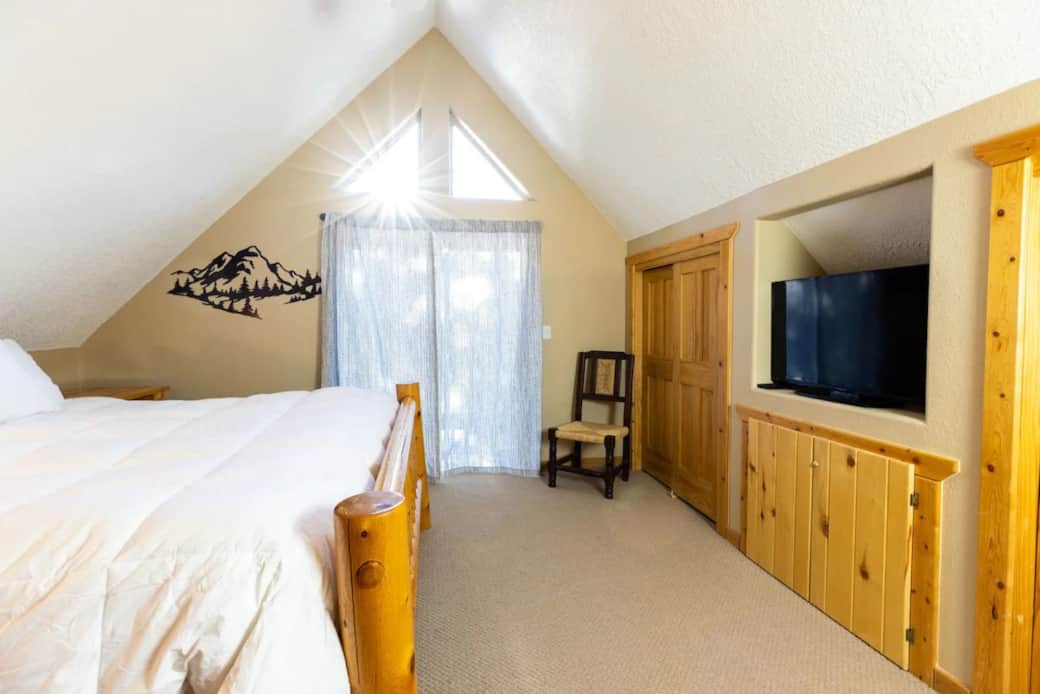 Upstairs Bedroom w/Deck