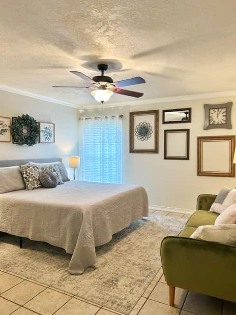 Primary bedroom has king bed with attached bath & large, walk in closet.