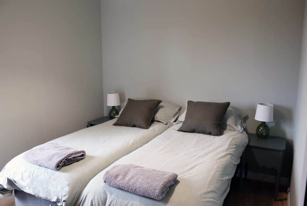 Bedroom 1 with fabulasZiplink beds which can either be set up as 2 singles or 1 double. 