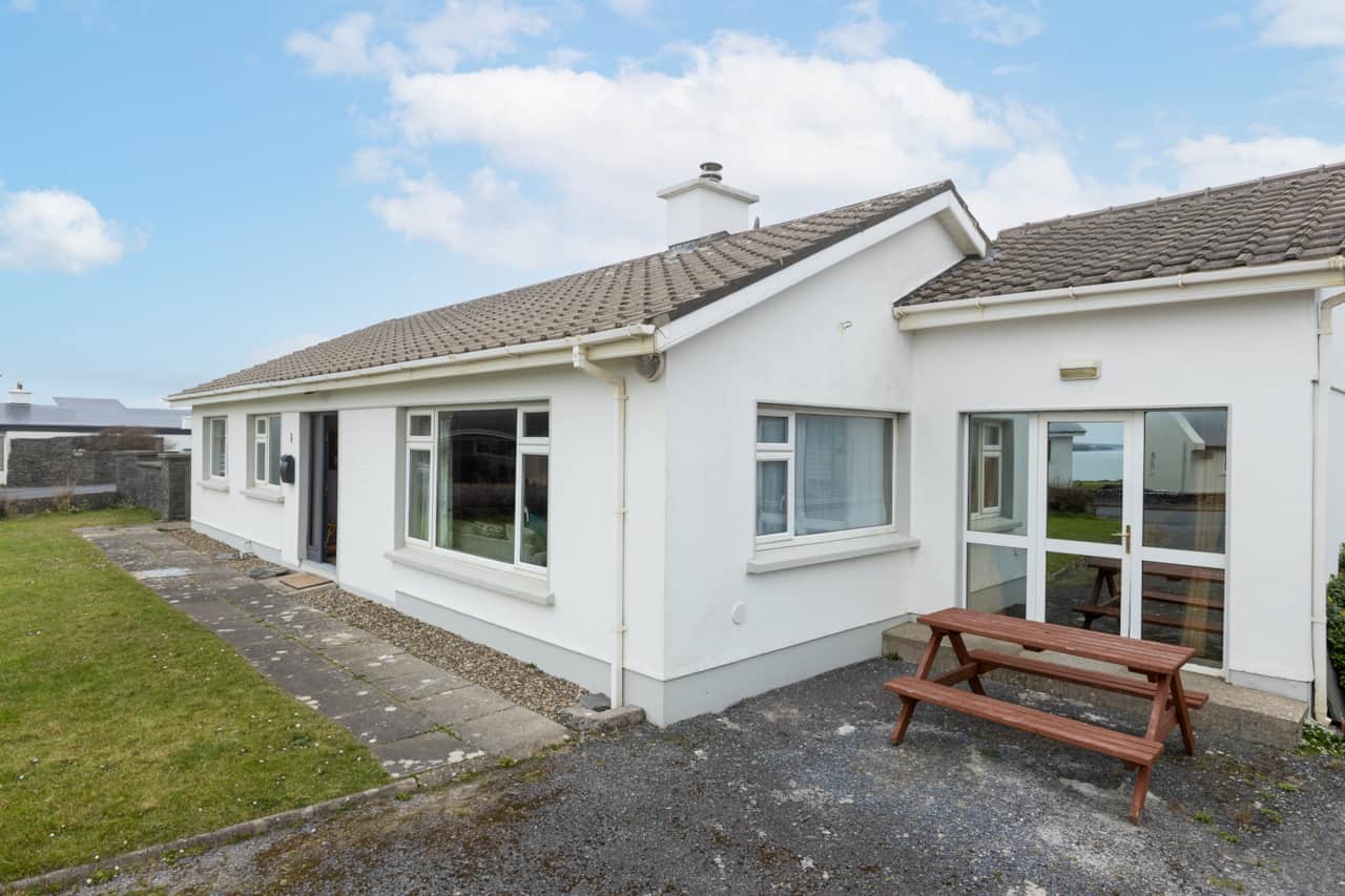 Seapark 7 Holiday home in Lahinch on the Wild Atlantic Way front of house