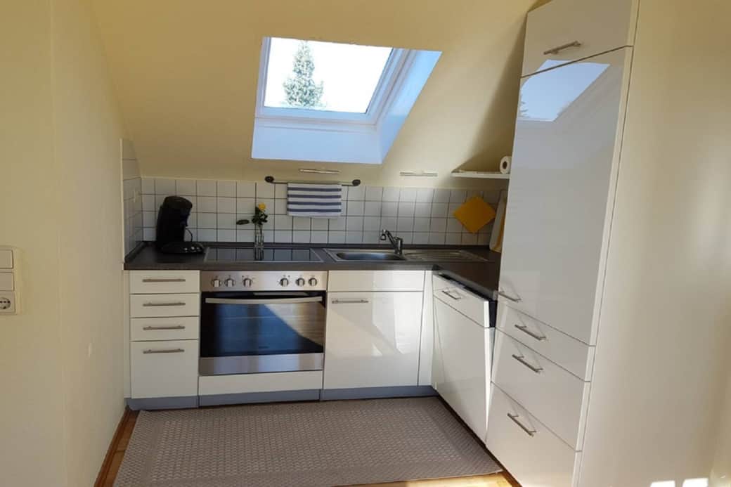 Moderne Einbauküche mit Vollausstattung. ARISTA Ferienwohnung Friedrichshafen