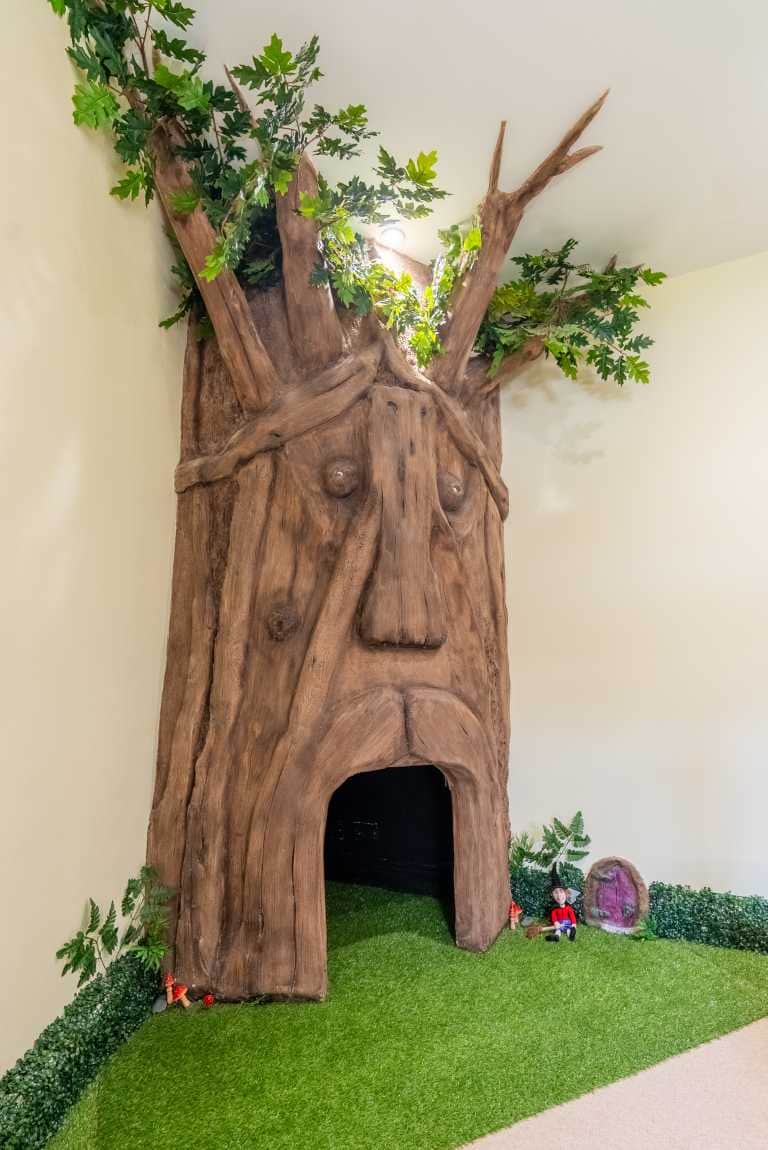 Kids would love this bedroom with an adorable Magic Tree Kids would love this bedroom with an adorable Magic Tree