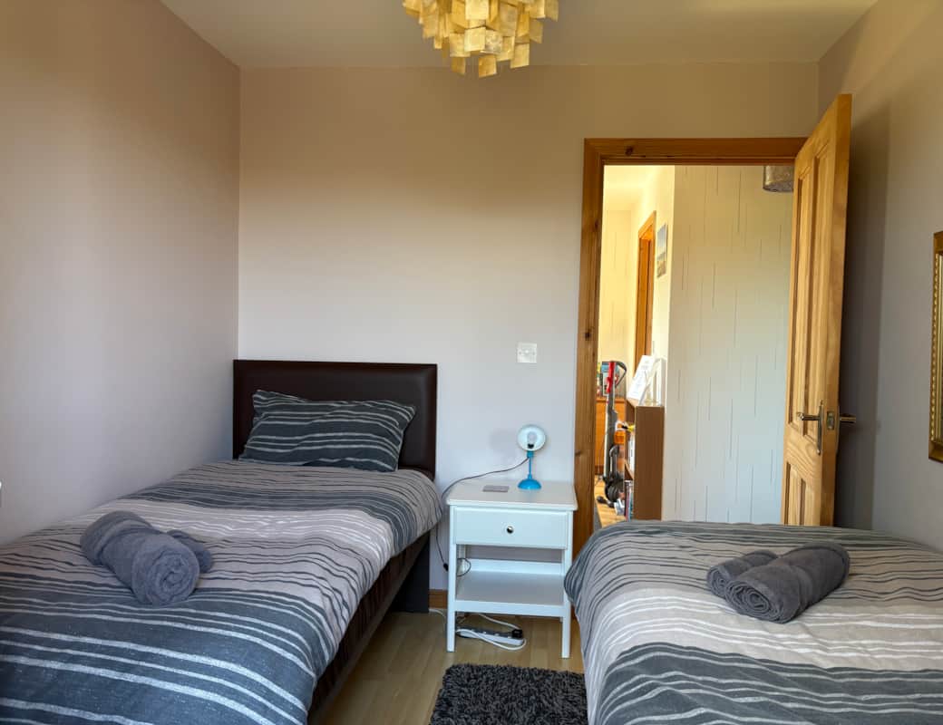 Second Bedroom set up with twin beds 1