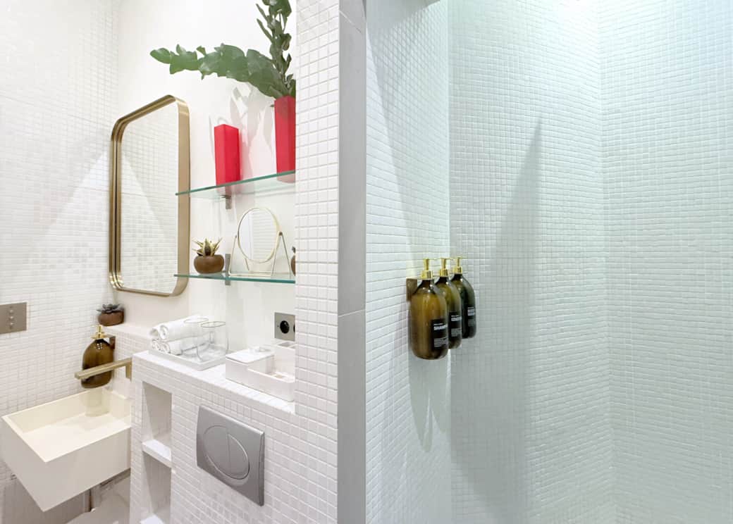 SWEET PARIS – Salle de bain fonctionnelle avec douche, vasque et WC