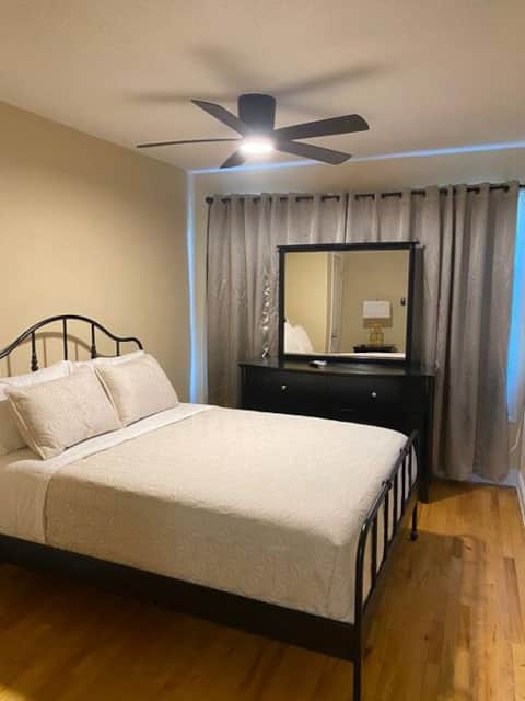 The Fulton — dedicated workspace and fast Wi-Fi, ideal for digital nomads and traveling nurses near Broadway Junction