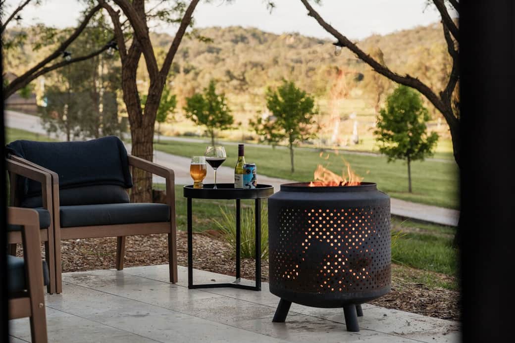 Outdoor seating and fire pits (April-Oct) perfect for morning coffee or sundowners Outdoor seating and fire pits (April-Oct) perfect for morning coffee or sundowners