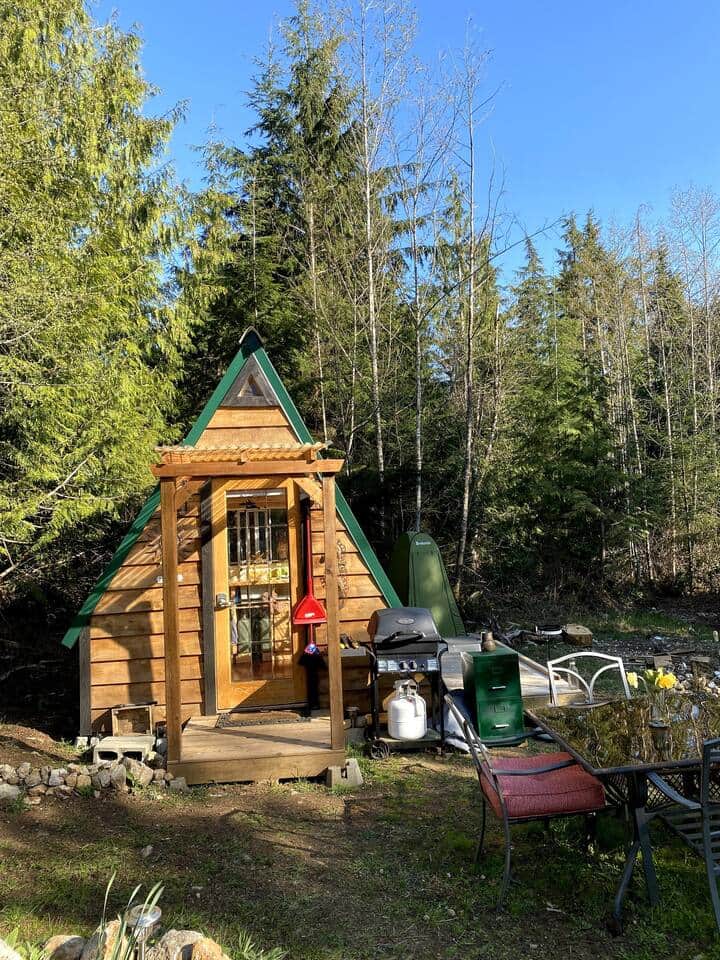 Cabin is surrounded by nature Cabin is surrounded by nature