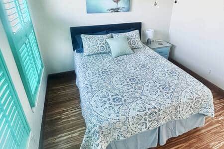 1st guest bedroom- queen bed