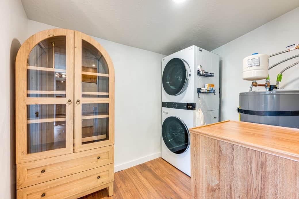 Laundry with full size washer & dryer