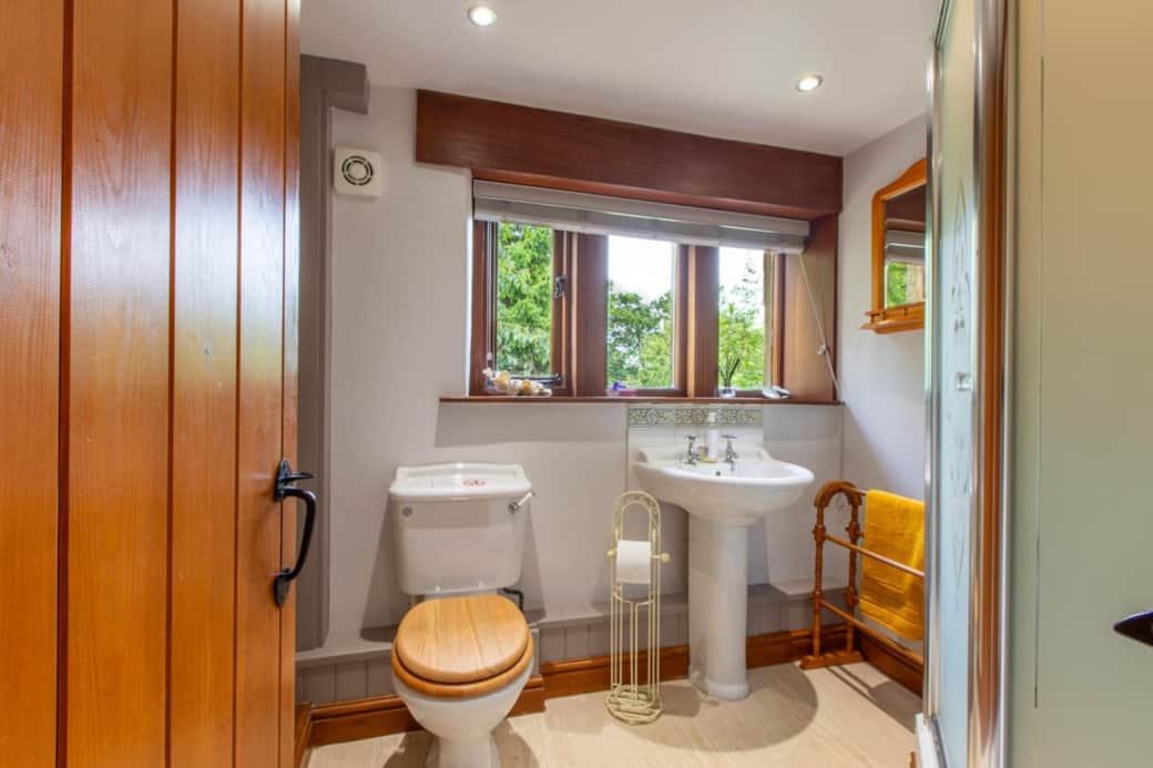 Bedroom 3 - Ensuite with shower