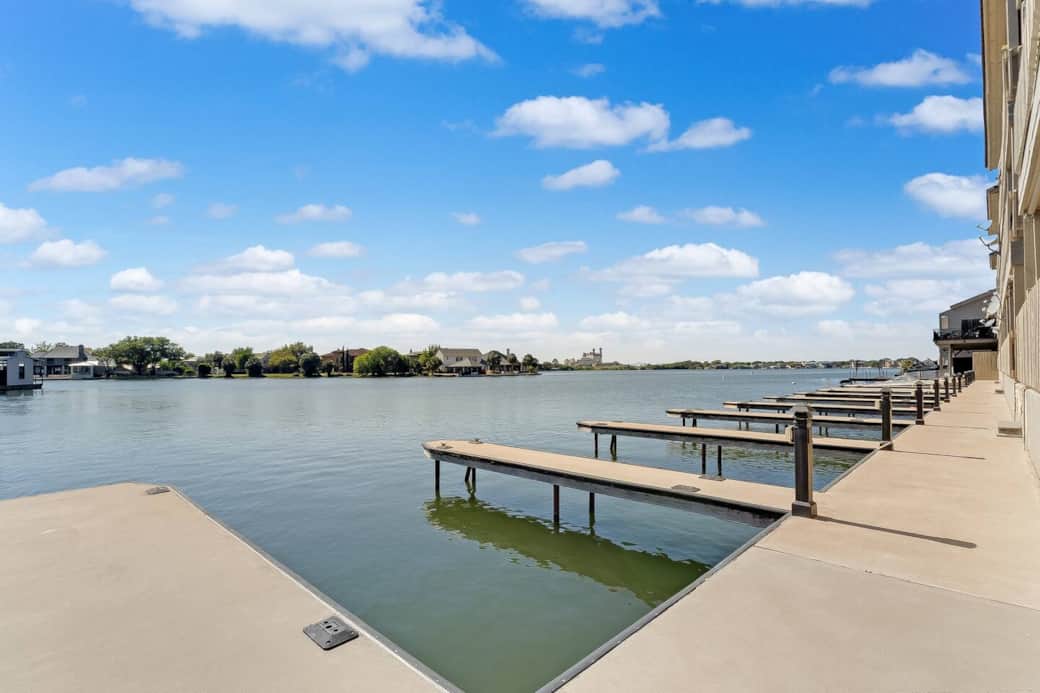 First come, first serve day docks available for guest use for 10 days or less, free of charge. Great area for fishing as well! 