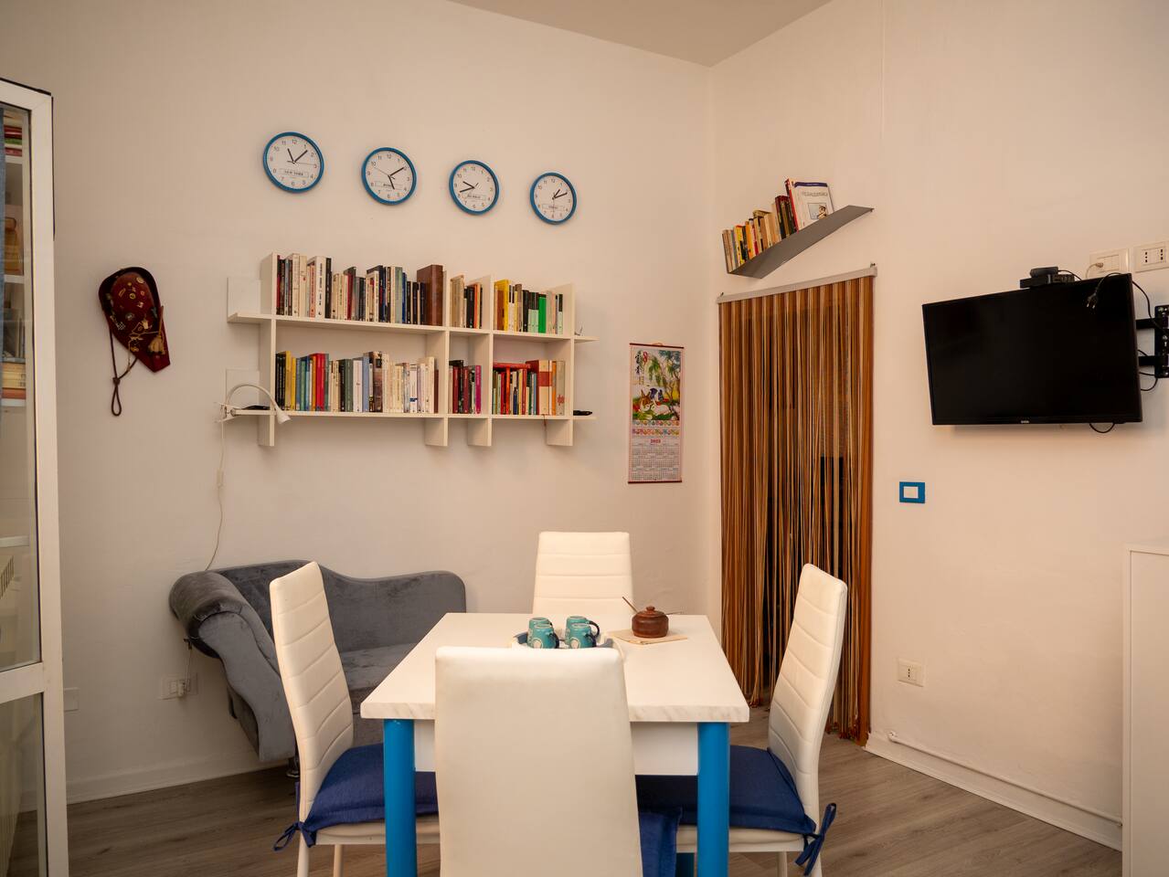 Zona pranzo con TV 32"