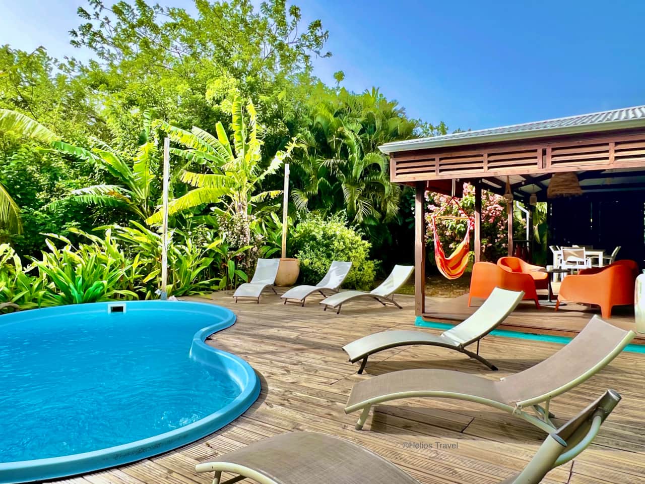La piscine et la terrasse
