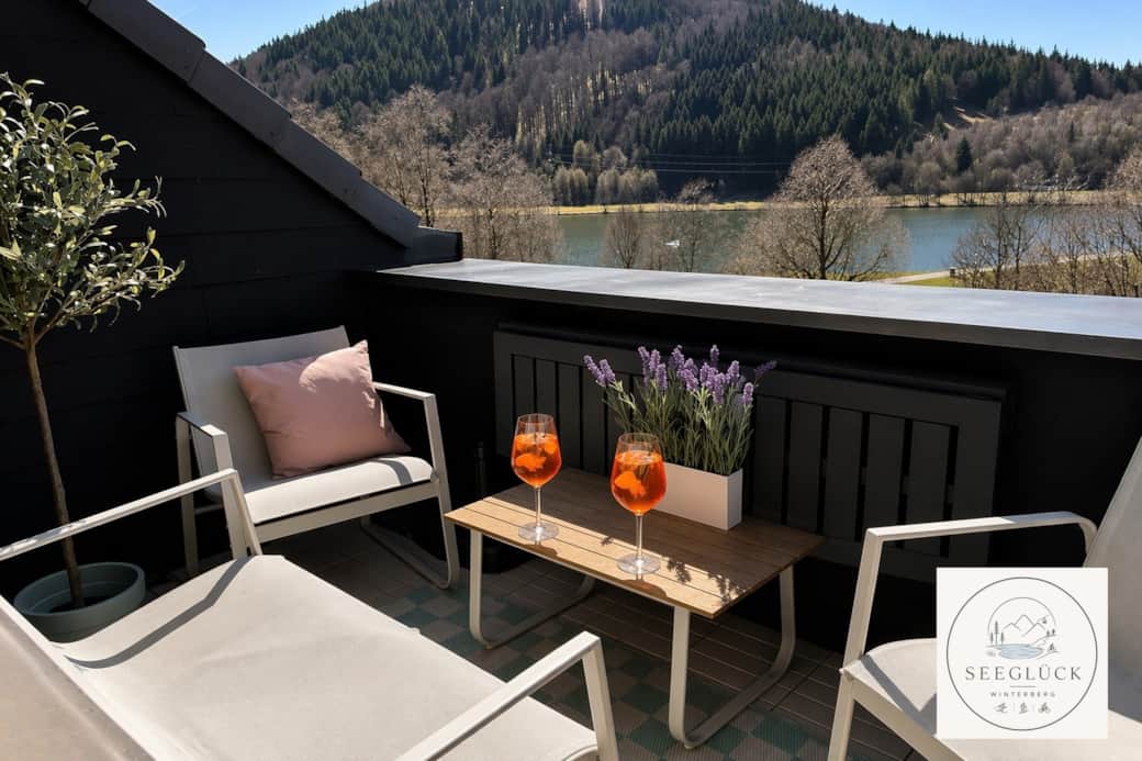 Balkon mit Logo Balkon mit Logo
