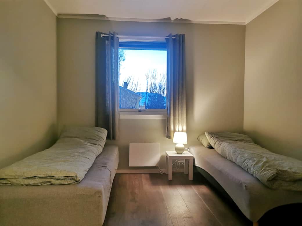 Downstairs bedroom with two beds Downstairs bedroom with two beds