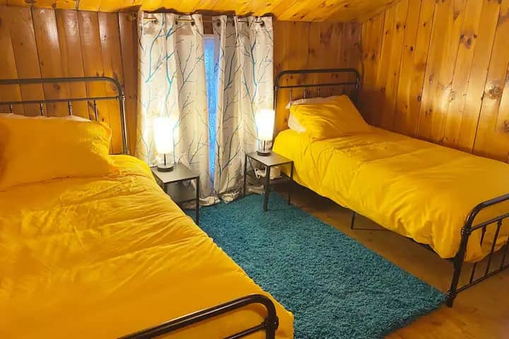 2-twin bedroom with memory foam mattresses 2-twin bedroom with memory foam mattresses