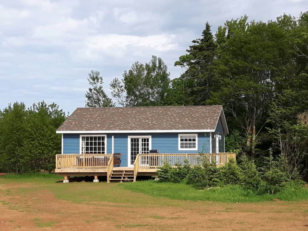 (2017) Bluejay ready for the first guests, grass growing in. 