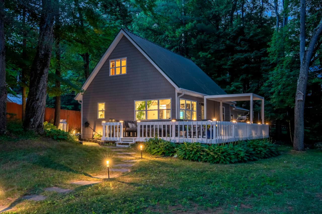 Bathed in bright, natural light, this peaceful retreat combines serene beauty with ultimate coziness