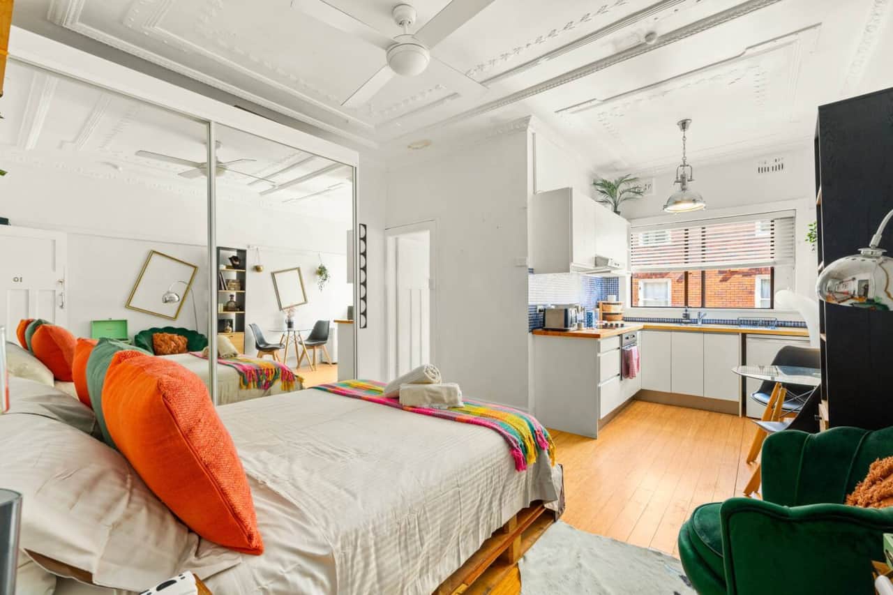 Queen bed with plenty of storage/closet
Portable aircon and ceiling fan
Large bathub with complimentary bath salt/bath bomb
Nespreso machine
Oven/toaster/kettle