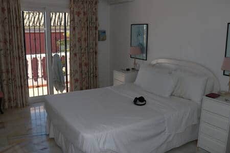 1st floor Large Double bedroom with balcony 1st floor Large Double bedroom with balcony