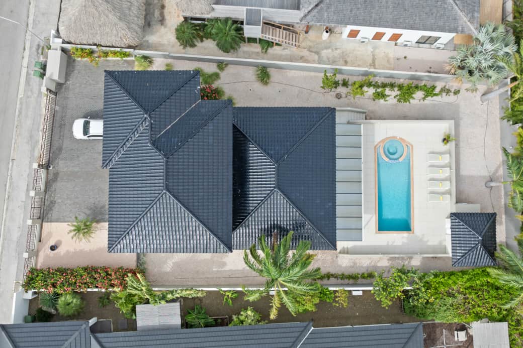 Drone beeld volledige villa