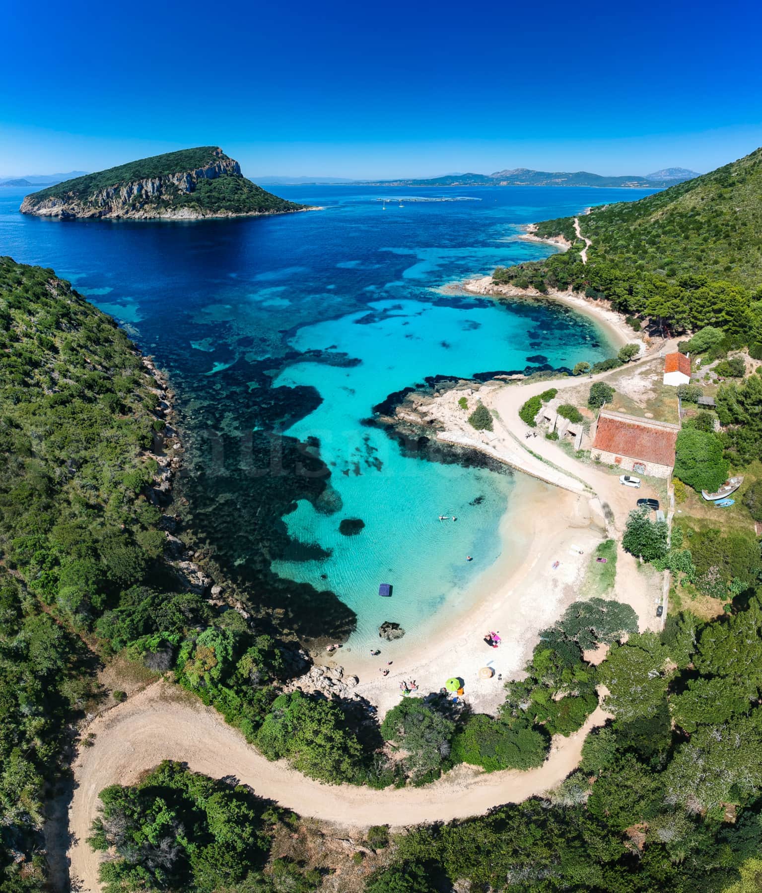 17. Spiaggia Cala Moresca.jpg