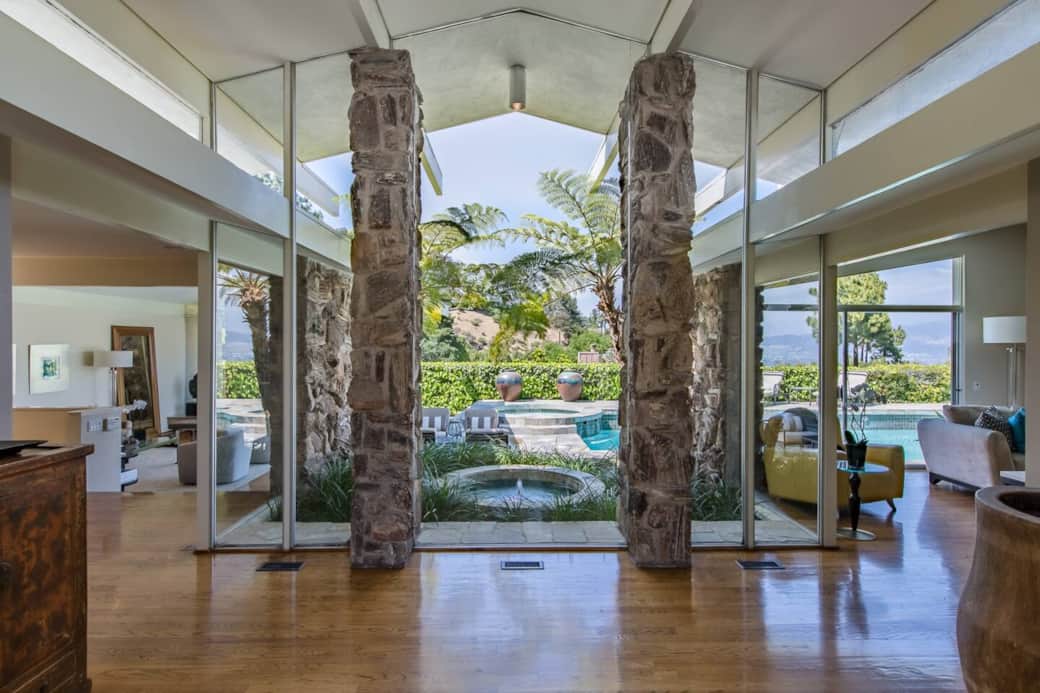 18 ft Entrance Atrium