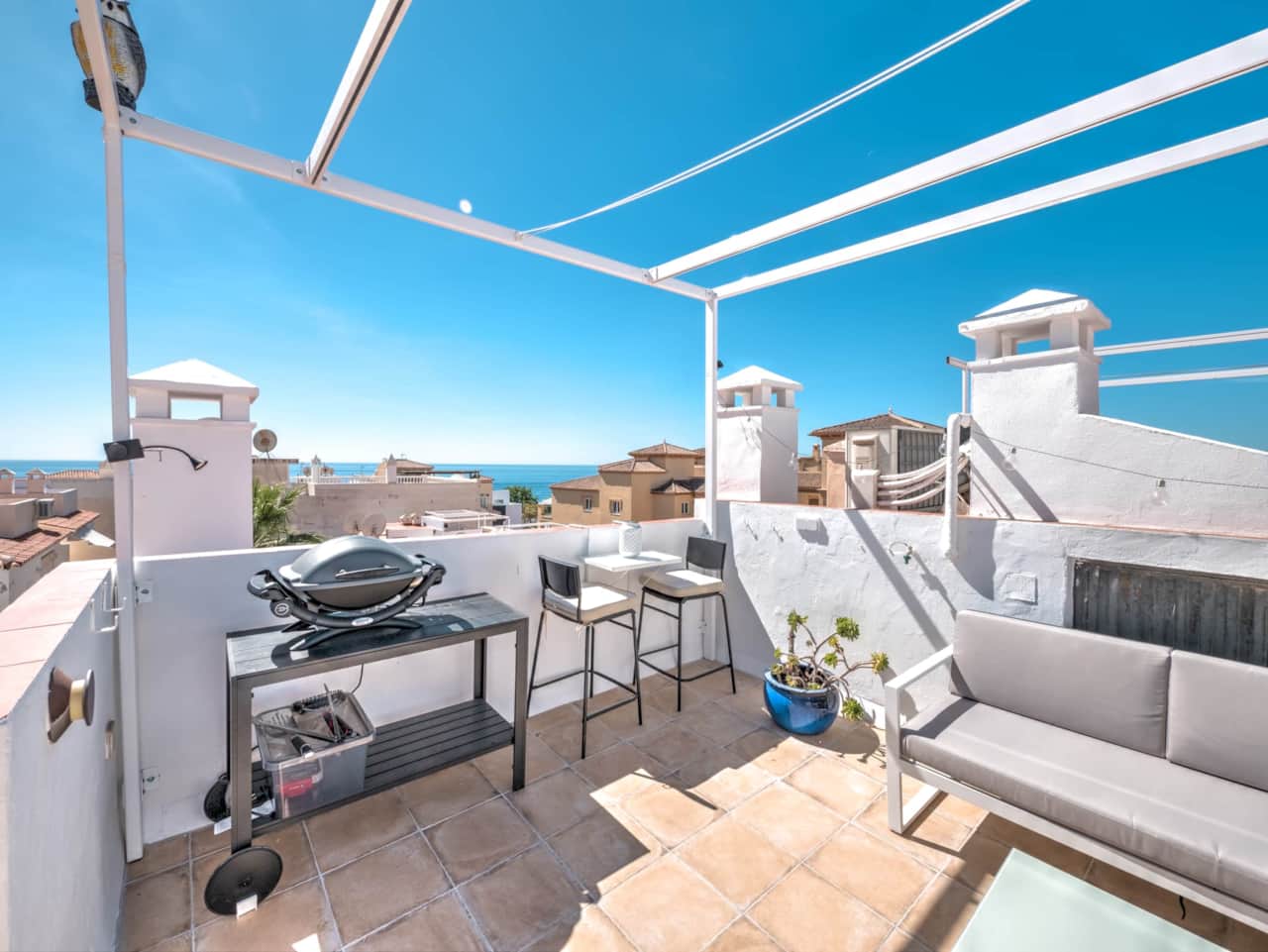 Vue mer depuis la terrasse sur le toit