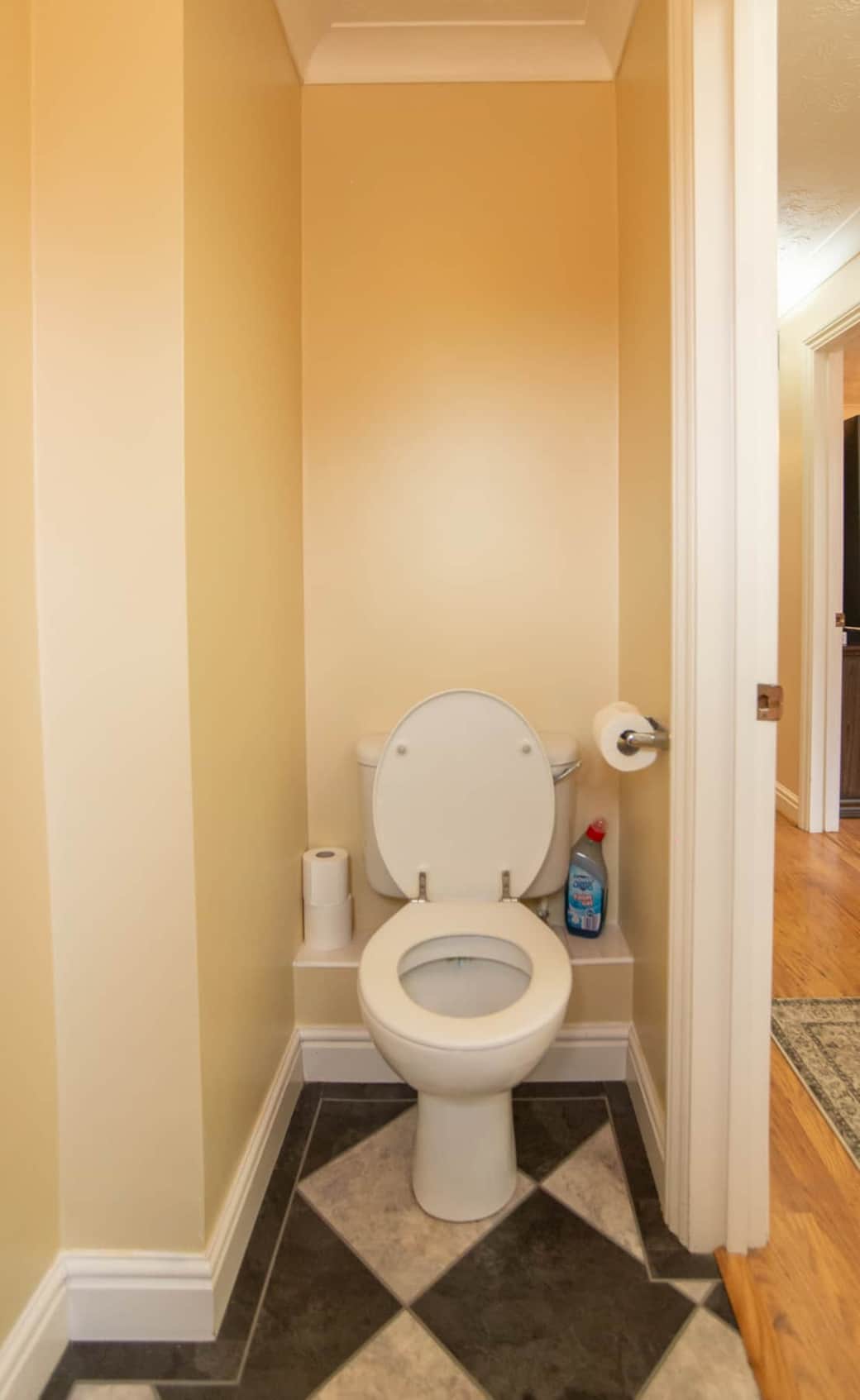 Powder room / Half Bath 2