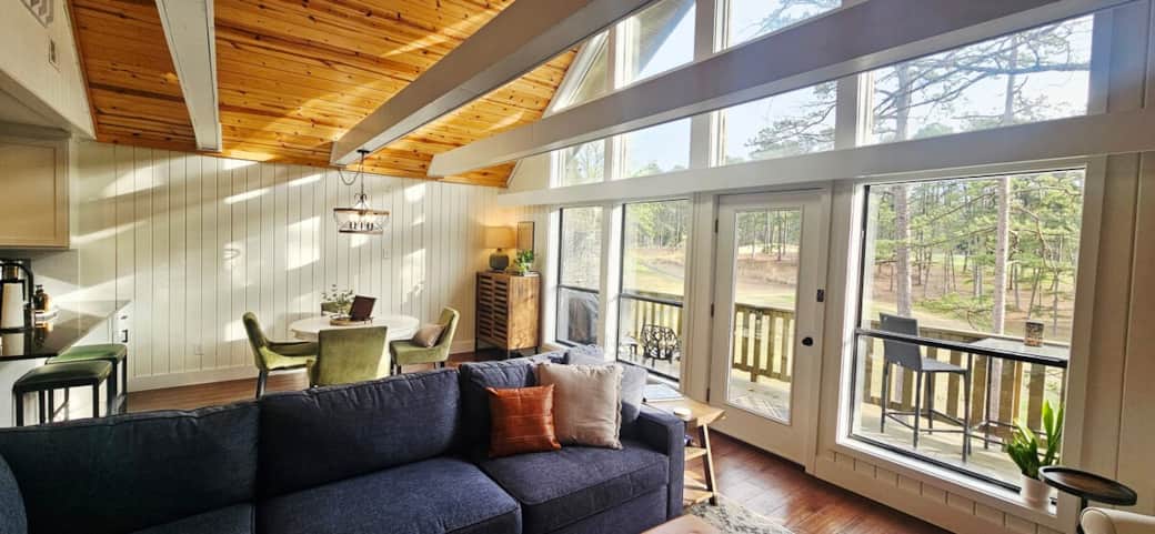 Open floor plan, perfect for gatherings! Open floor plan, perfect for gatherings!