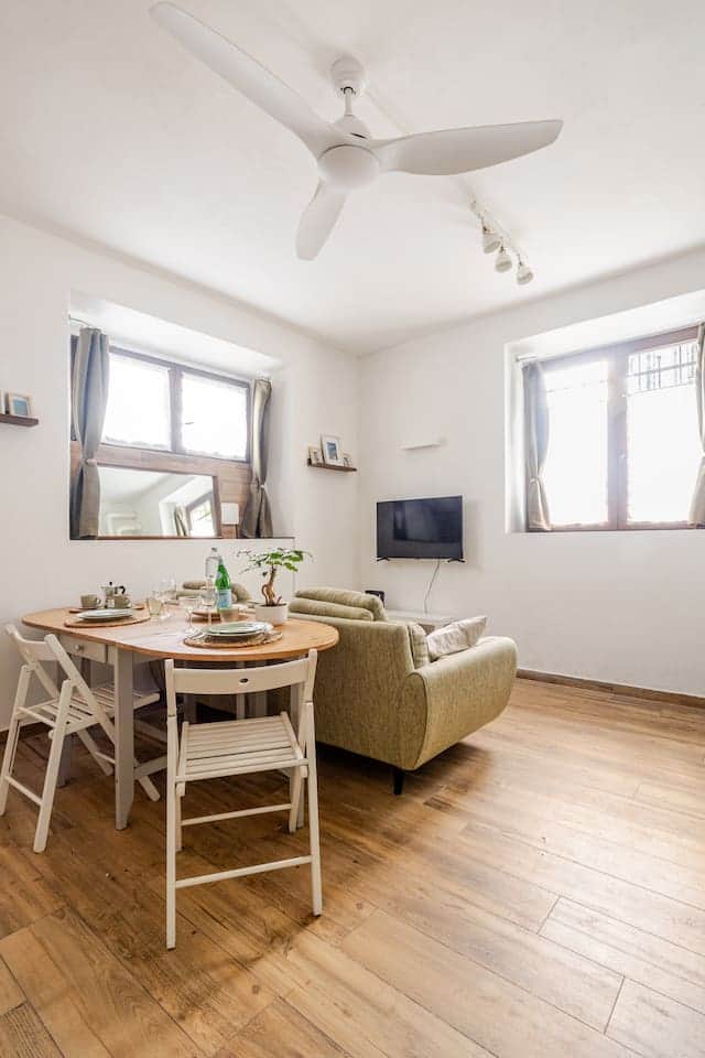 Il soggiorno è stato recentemente rinnovato con un divano letto nuovo da 1,40 m, più confortevole. Questa foto è stata mantenuta solo per mostrare lo spazio.