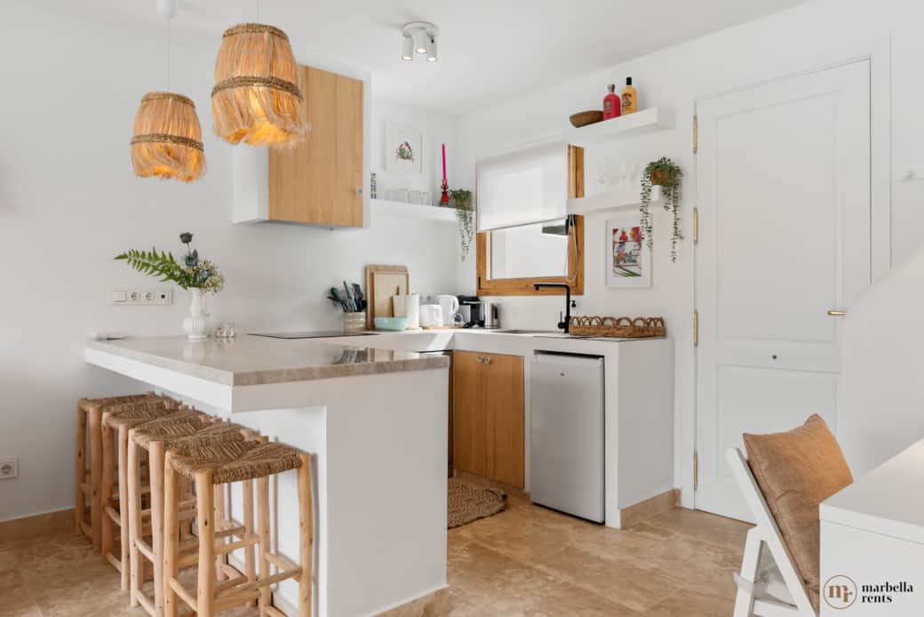 Kitchen with breakfast bar.