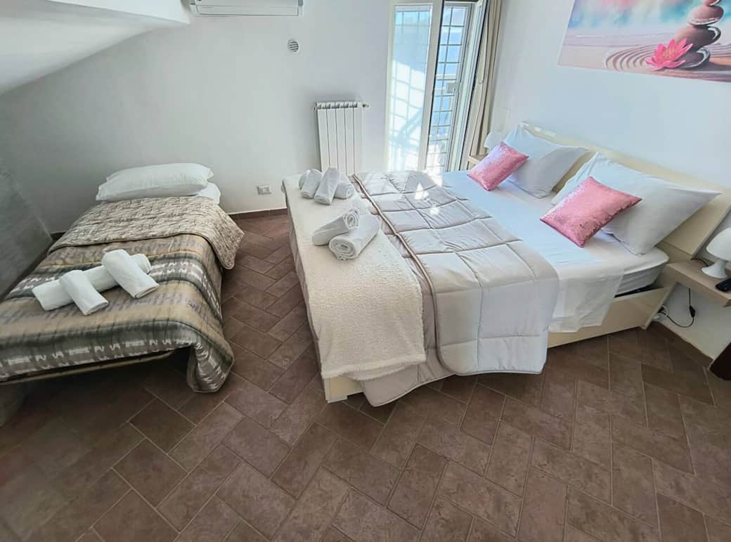 Camera da letto con aria condizionata e terzo letto