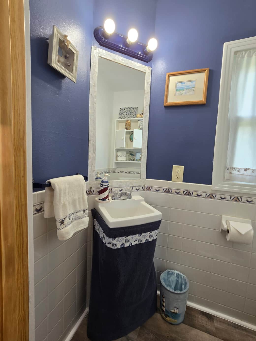 1/2 Bath conviently located next to middle bedroom and Kitchen
