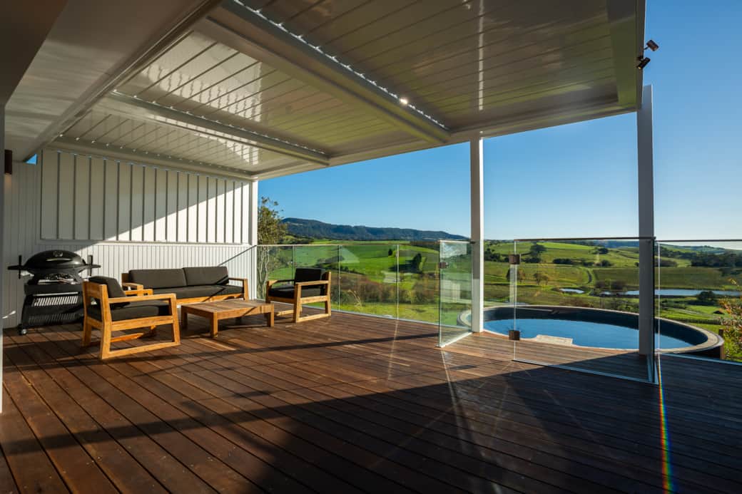 Willow Scape deck with views to Saddle back Ridge