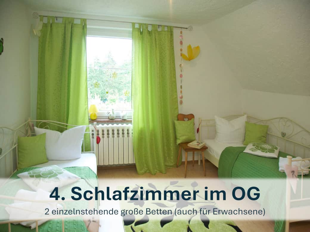 Schlafzimmer 4 im Obergeschoss mit 2 Einzelbetten.