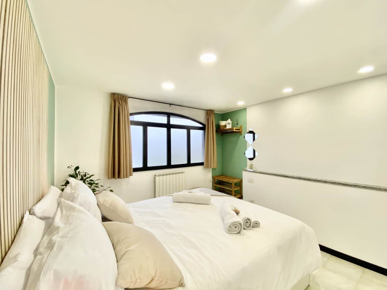 Camera da letto vista dal bagno