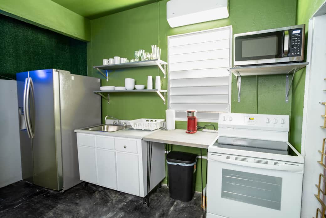 Bosque Vibe: Main Kitchen Bosque Vibe: Main Kitchen