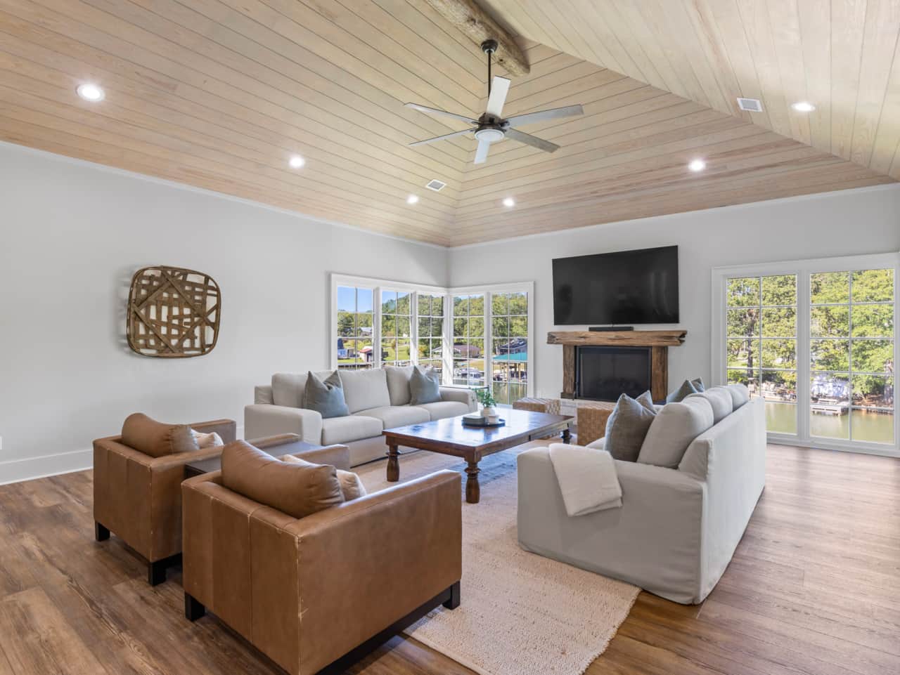 Living room are with big views!