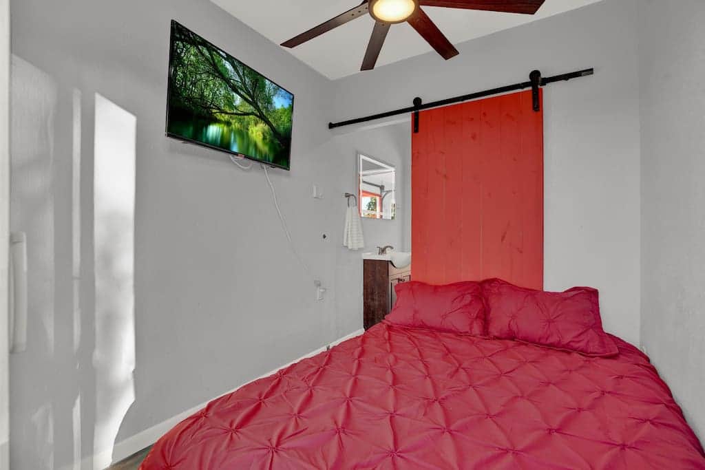 2 queen beds with ceiling fan and 55" tv