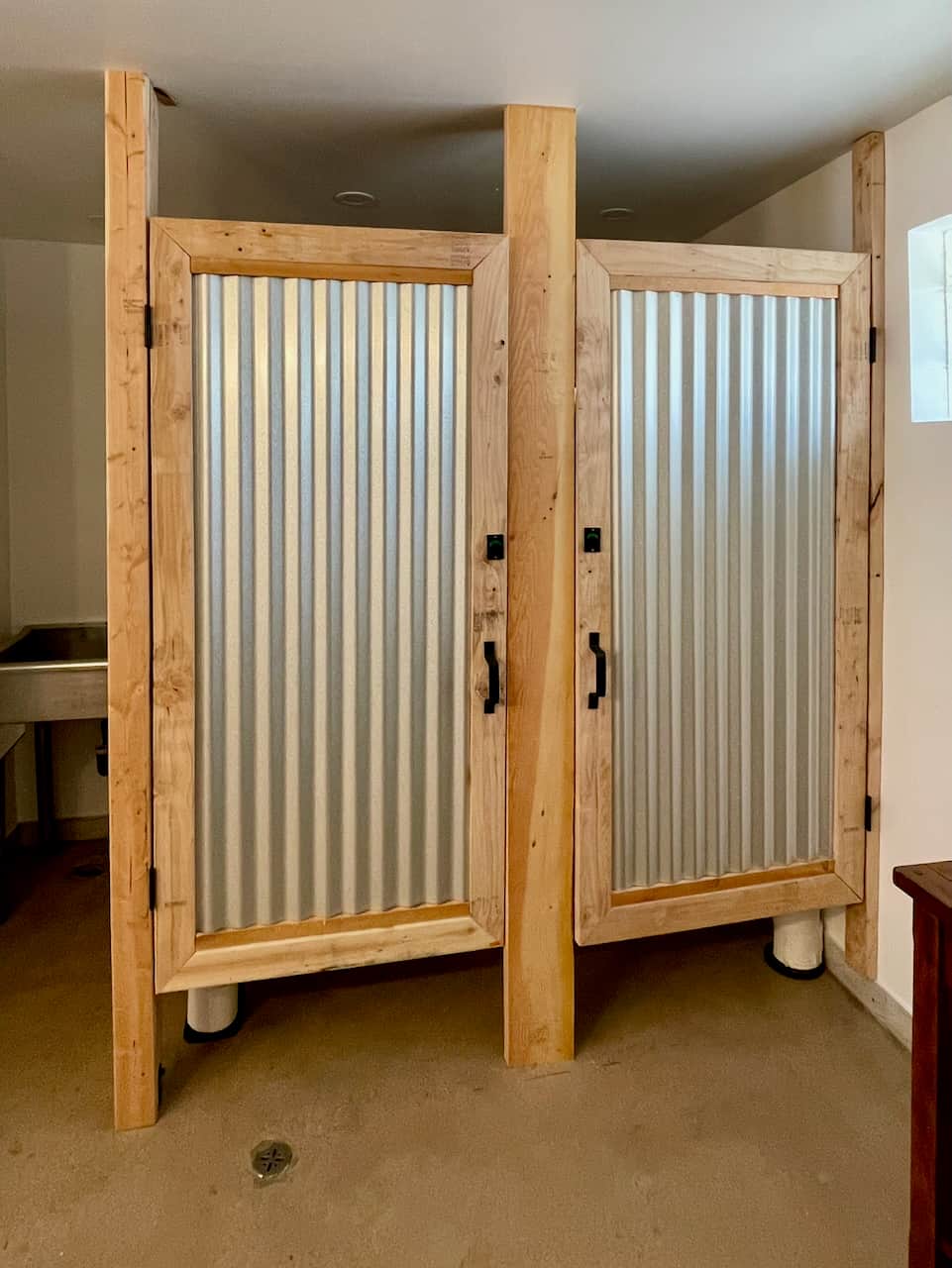 Women's Toilet Stalls