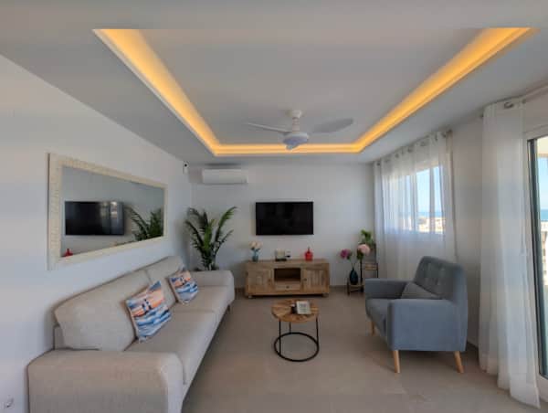 Atico con Vistas al Mar y Piscina