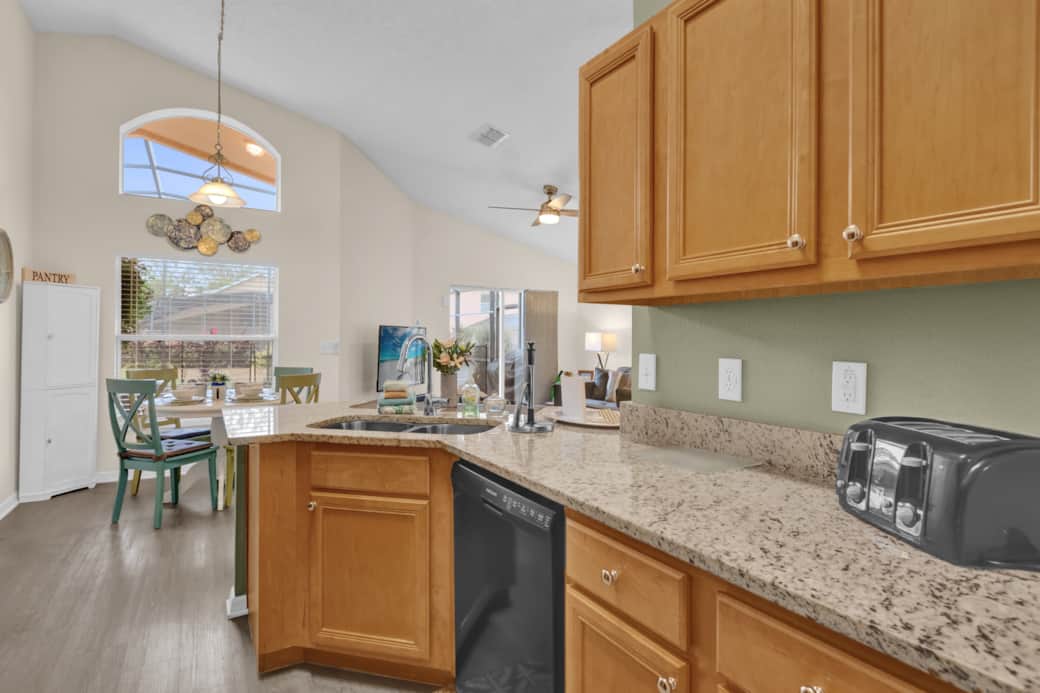 18-8519 Sunrise Key Dr - Kitchen 2